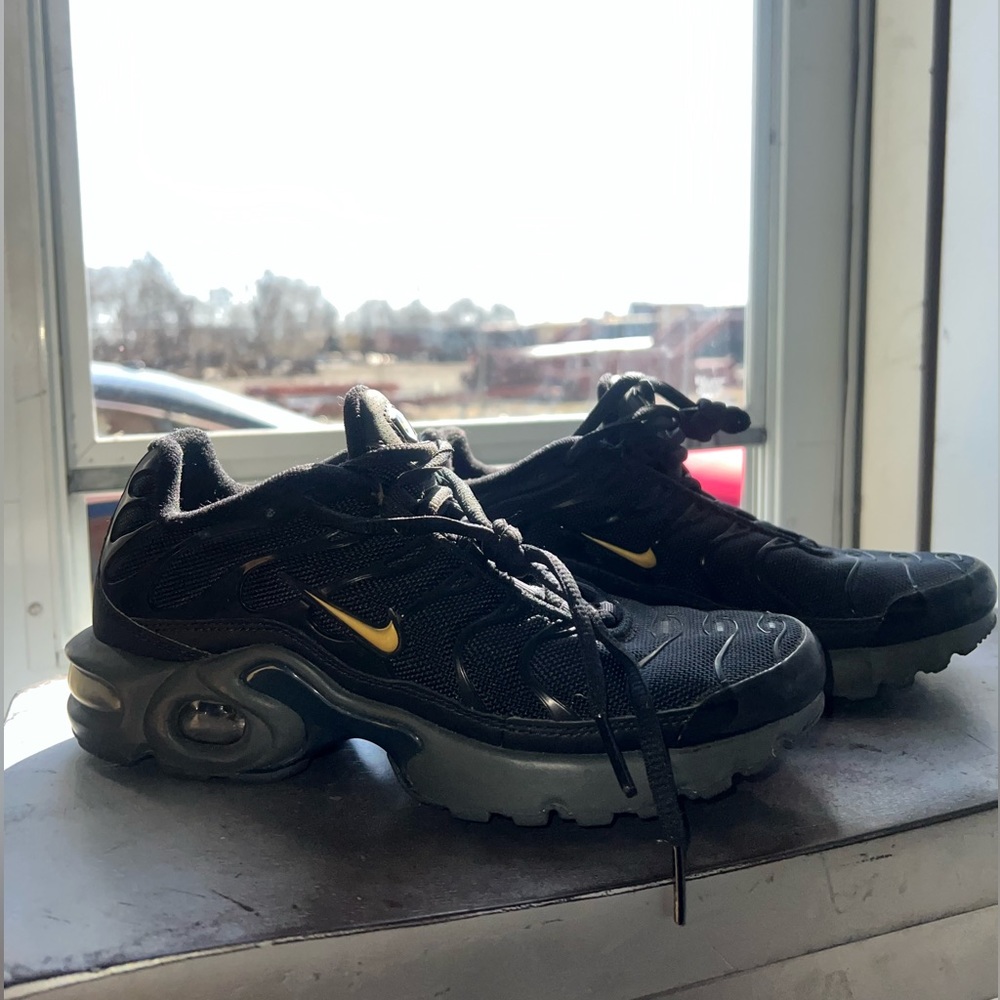 Black Nike